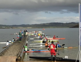  Kanus am Pier 
